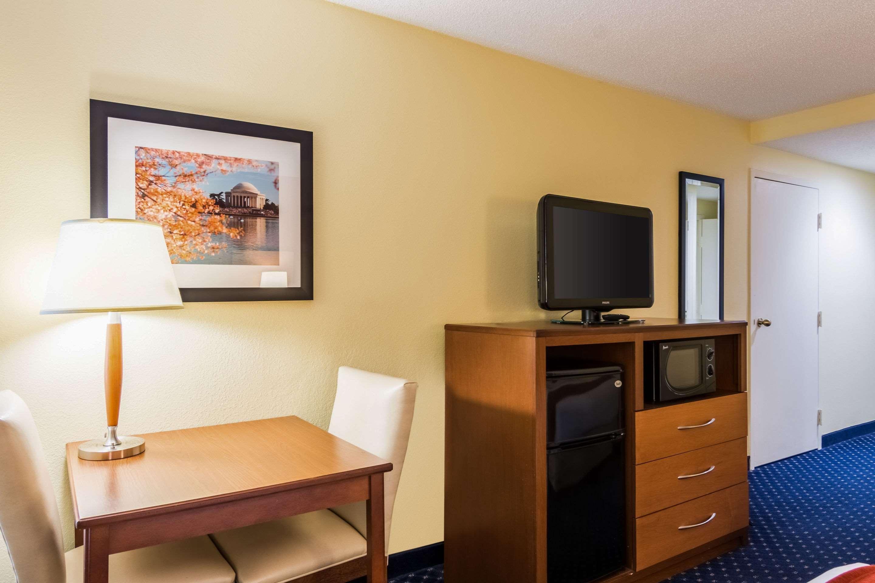 Comfort Inn At Joint Base Andrews Clinton Extérieur photo