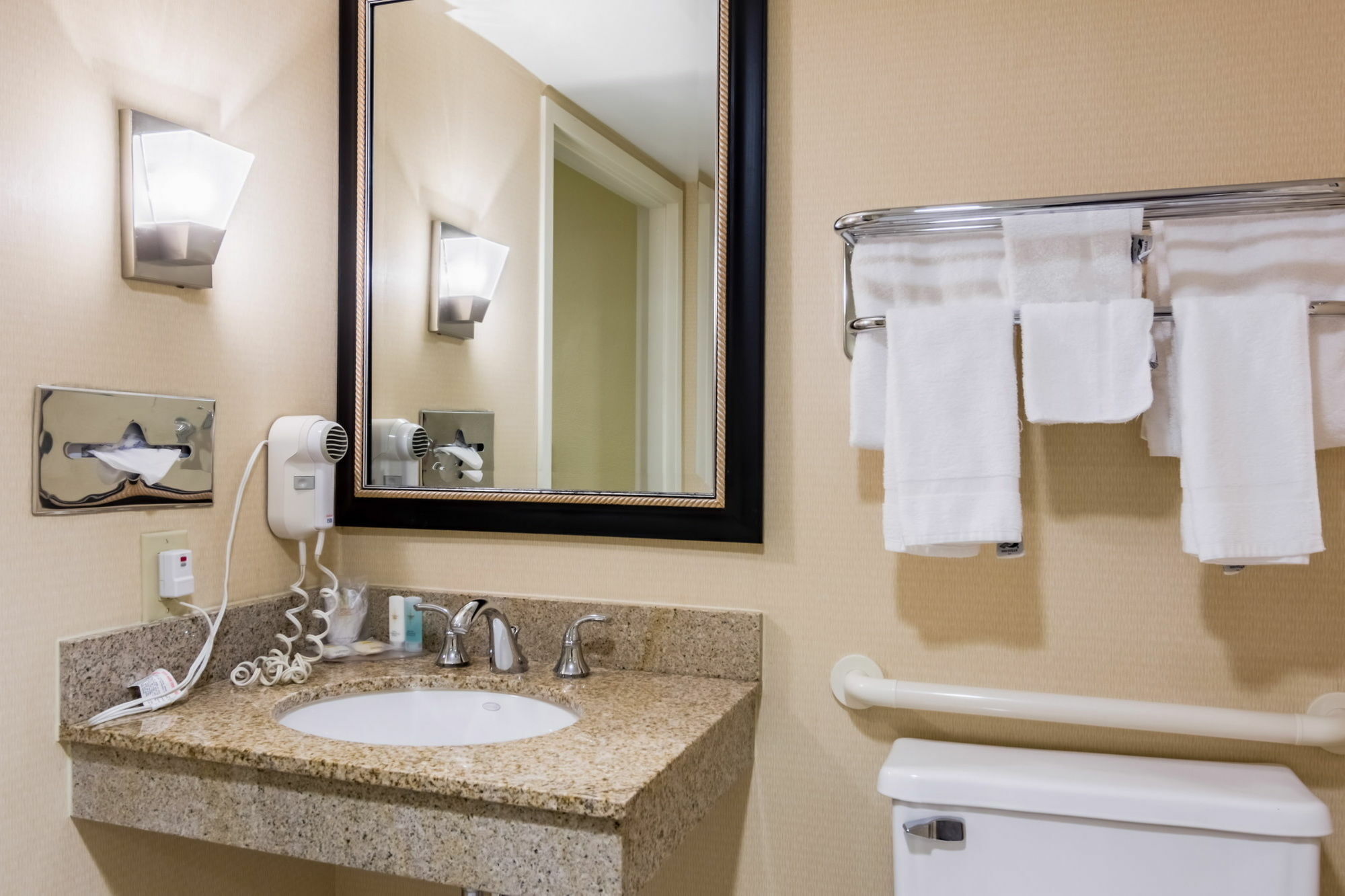 Comfort Inn At Joint Base Andrews Clinton Extérieur photo